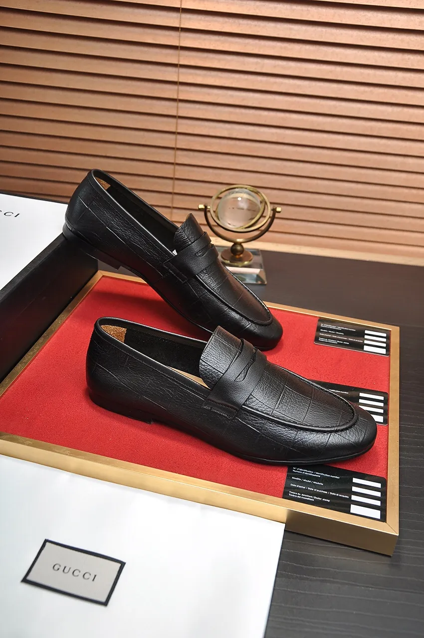 Men's shoes 💰520💶【GUCCI】 (High-end Niuli) New 🍀Gucci* - top version Gucci Peas shoes! Made of imported original cowhide, the inner top layer is comfortable cowhide lining! Original wear-resistant rubber outsole! High quality products! Code number 38-44!